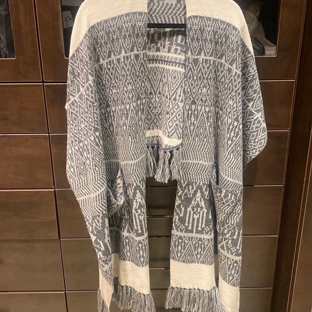 Noonday shawl/wrap with pockets
